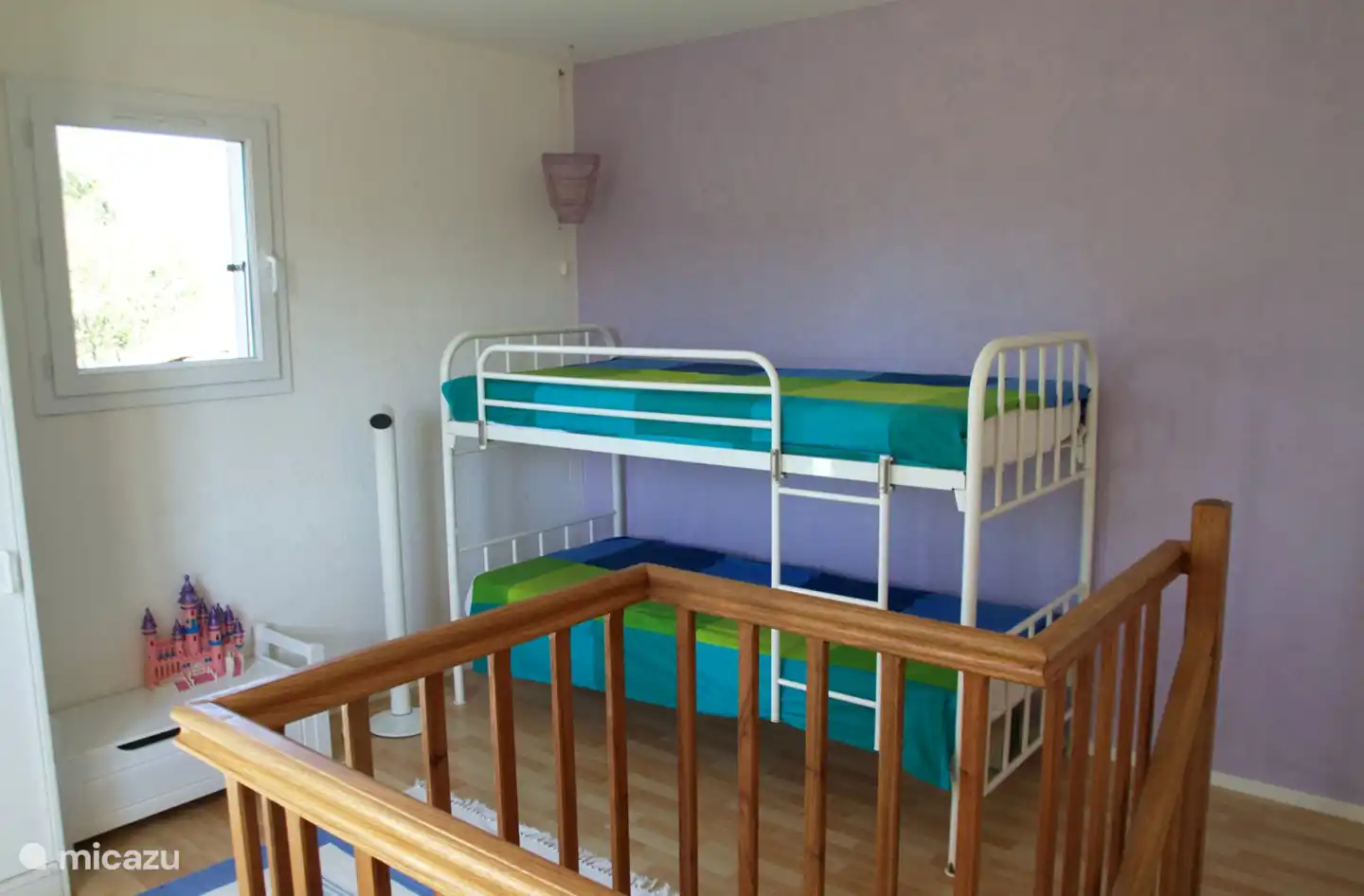 Viertes Schlafzimmer im Turmzimmer im Obergeschoss.