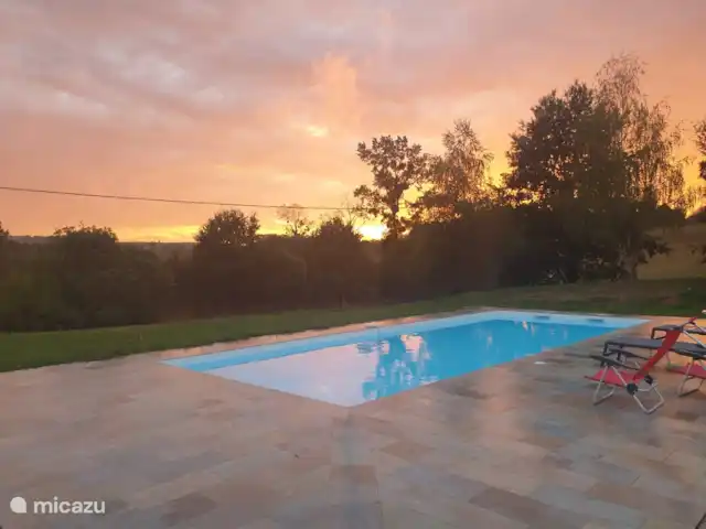 Les Boules | France, Dordogne, Bussière-Badil - bungalow Vers le soir