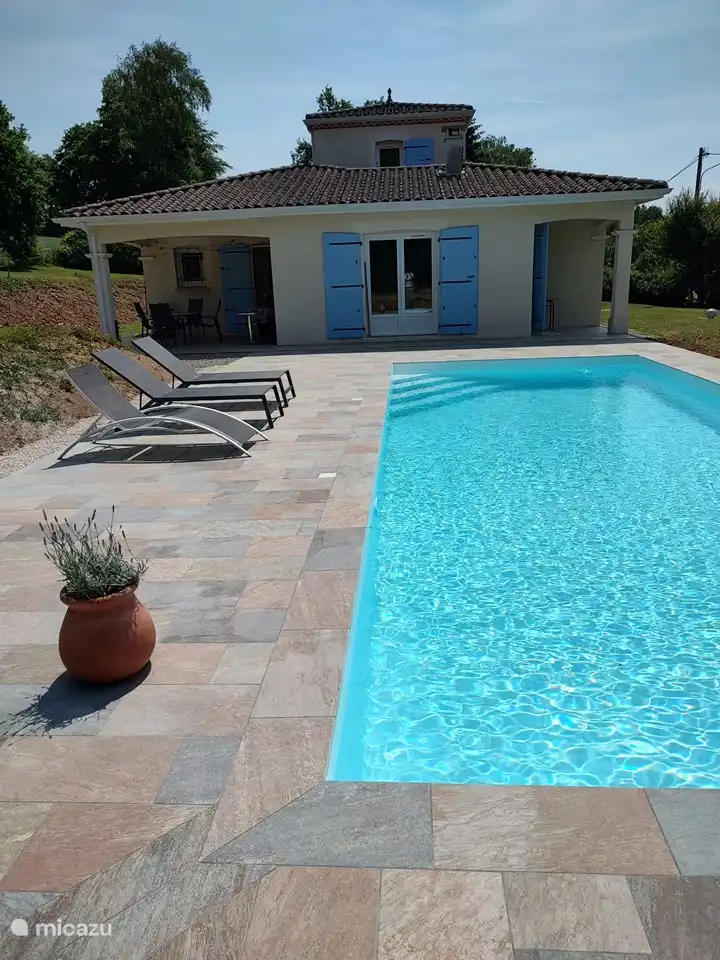 Direkt vom Haus ins Schwimmbad..... 