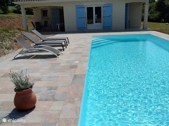 Les Boules | France, Dordogne, Bussière-Badil - bungalow Directement de la maison à la piscine.....