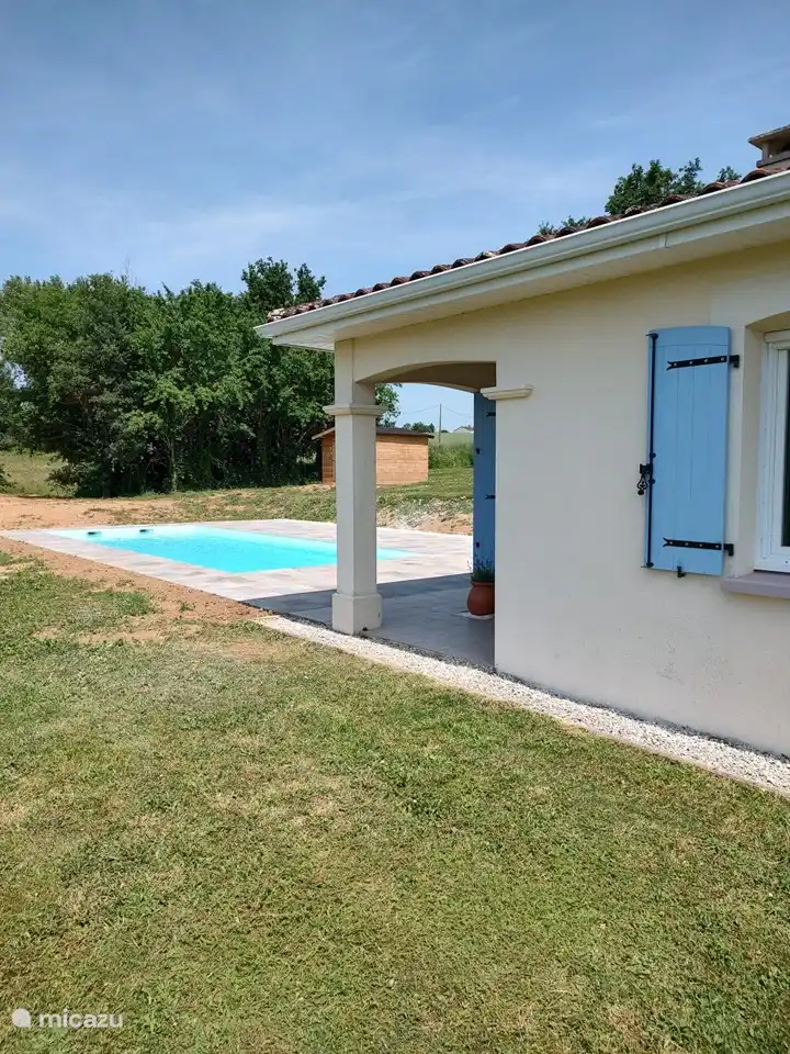 Vom Rasen im Vorgarten