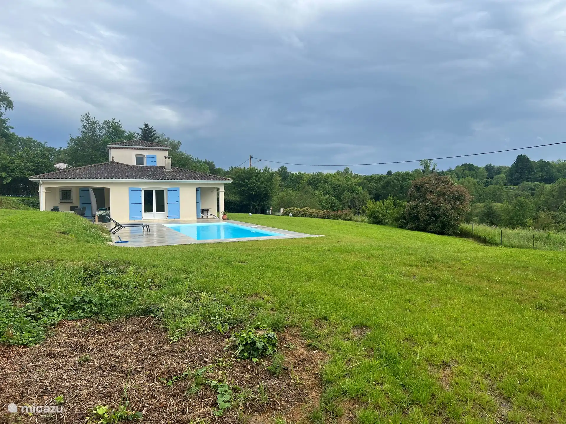 Komplett eingezäunter Garten von über 3000 m2