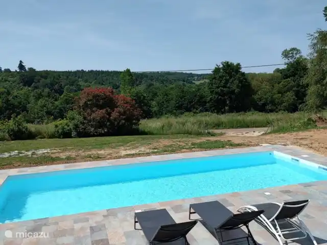 Les Boules | France, Dordogne, Bussière-Badil - bungalow Vue depuis la terrasse de la piscine
