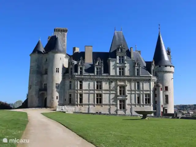 Les Boules | France, Dordogne, Bussière-Badil - bungalow Une visite du château de La Rochefoucauld est recommandée pour les enfants.