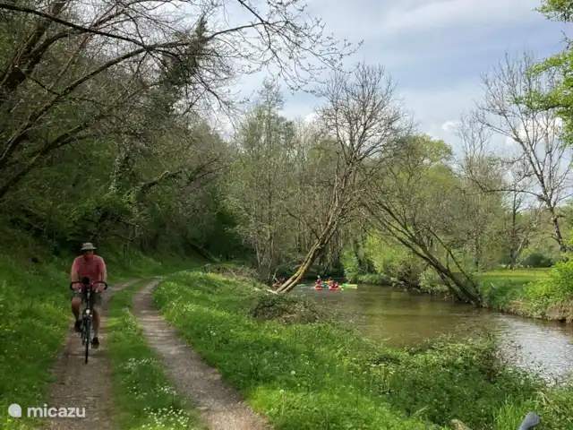 Les Boules | France, Dordogne, Bussière-Badil - bungalow Faire du vélo le long de la Tardoire, fleuve entre Dordogne et Charente