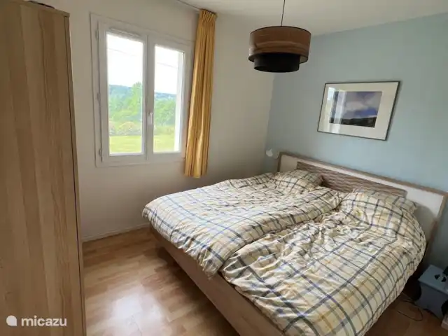 Les Boules | France, Dordogne, Bussière-Badil - bungalow Première chambre au rez-de-chaussée avec salle de bain attenante