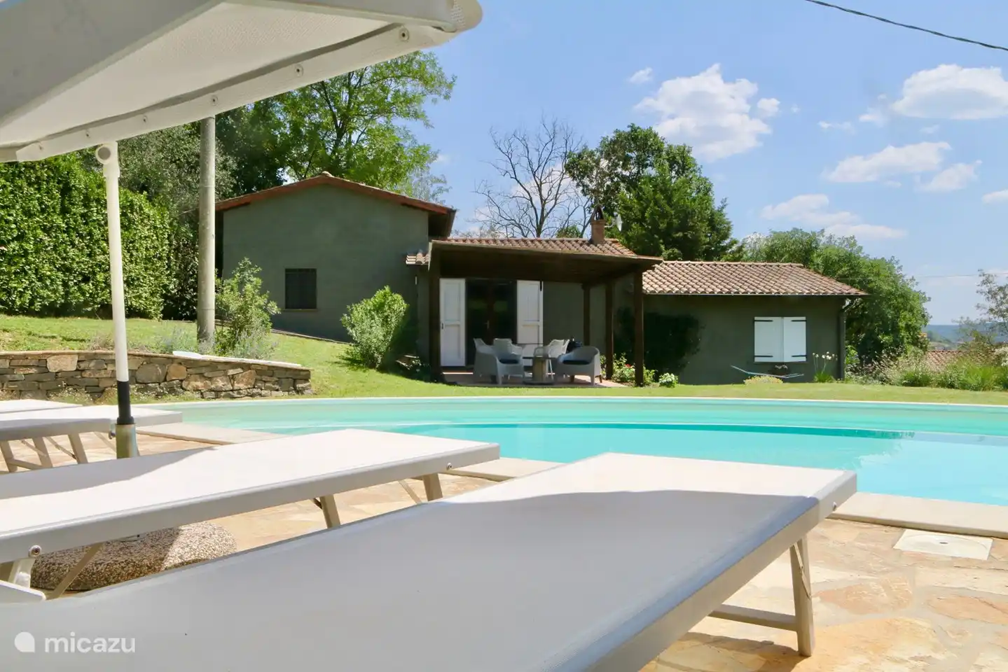 Ventanas con persianas y mosquiteras