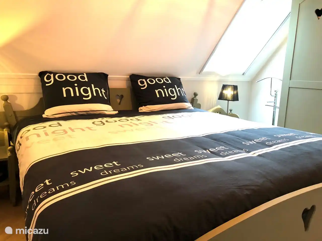 Hauptschlafzimmer mit Doppelbett 190 x 200 cm, Kleiderschrank und Dressboy