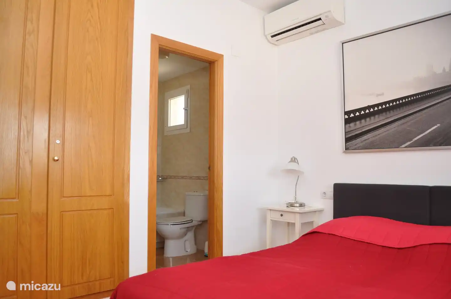 Slaapkamer 1 achter met badkamer