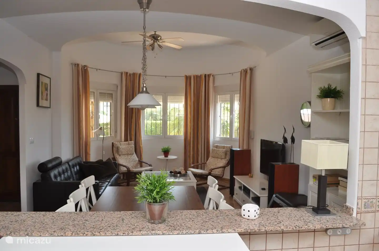 Zicht vanaf de keuken