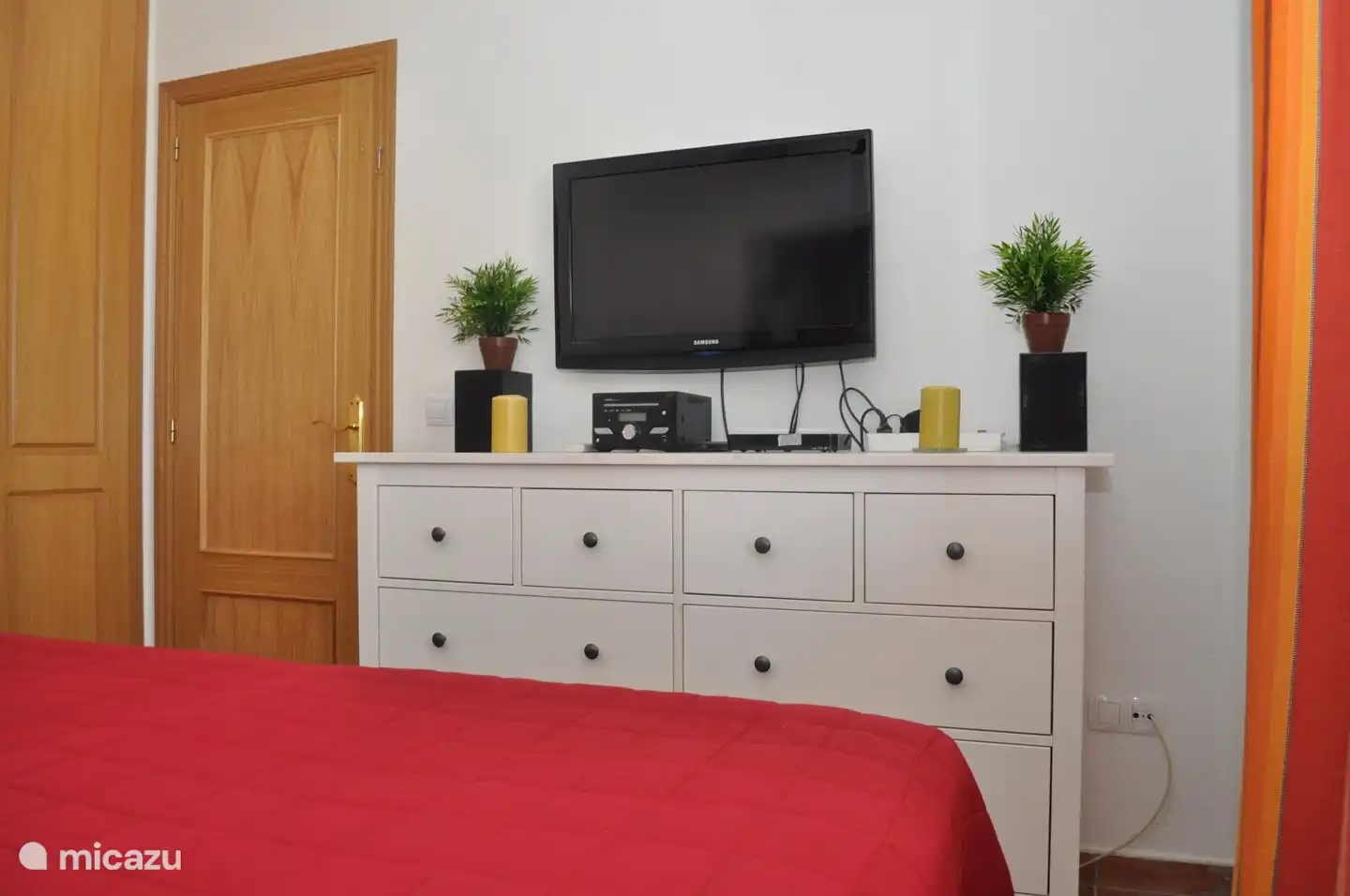 Slaapkamer 1 achter met badkamer ensuite