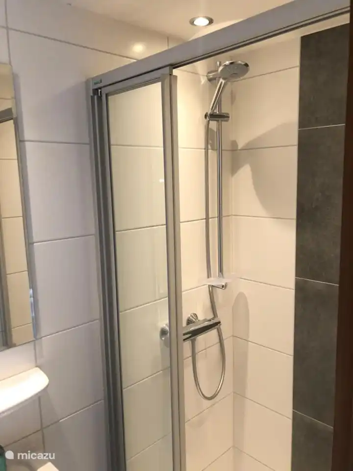 Badkamer bij slaapkamer