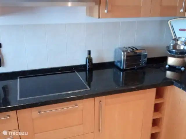 Luxueus appartement The Oakhill huren in Spanje, Andalusië, Ojén - appartement De keuken, met inductie kookplaat