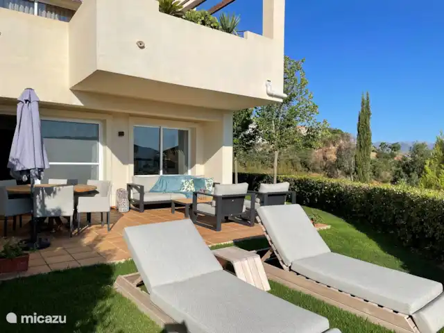 Luxueus appartement The Oakhill huren in Spanje, Andalusië, Ojén - appartement Heerlijke tuin met fantastische loungeset, loungebedden en een eetset