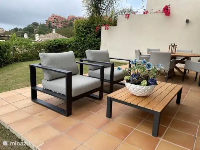 Luxueus appartement The Oakhill huren in Spanje, Andalusië, Ojén - appartement Het terras heeft een zware kwaliteit en een comfortabele loungeset