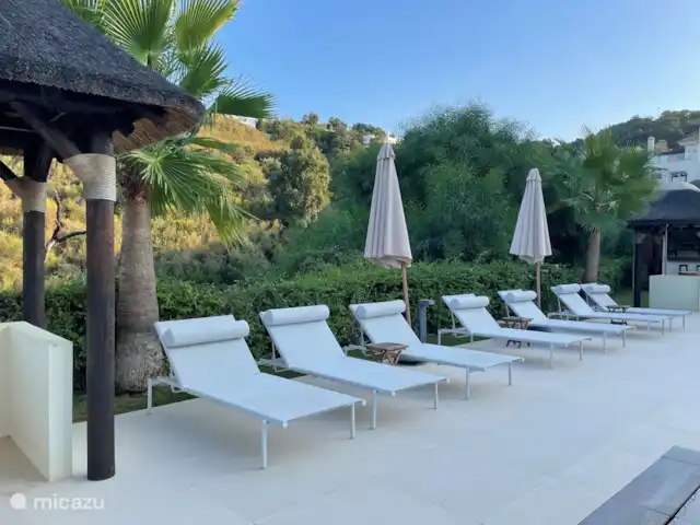 Luxueus appartement The Oakhill huren in Spanje, Andalusië, Ojén - appartement Comfortabele ligbedden aan het zwembad