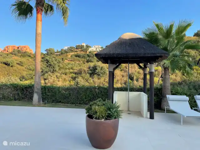 Luxueus appartement The Oakhill huren in Spanje, Andalusië, Ojén - appartement Er zijn 3 douches bij het zwembad