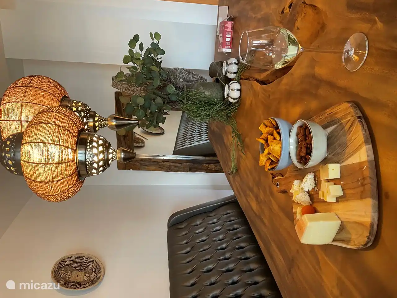 Disfrute de una bebida adentro cuando hace un poco más de frío afuera