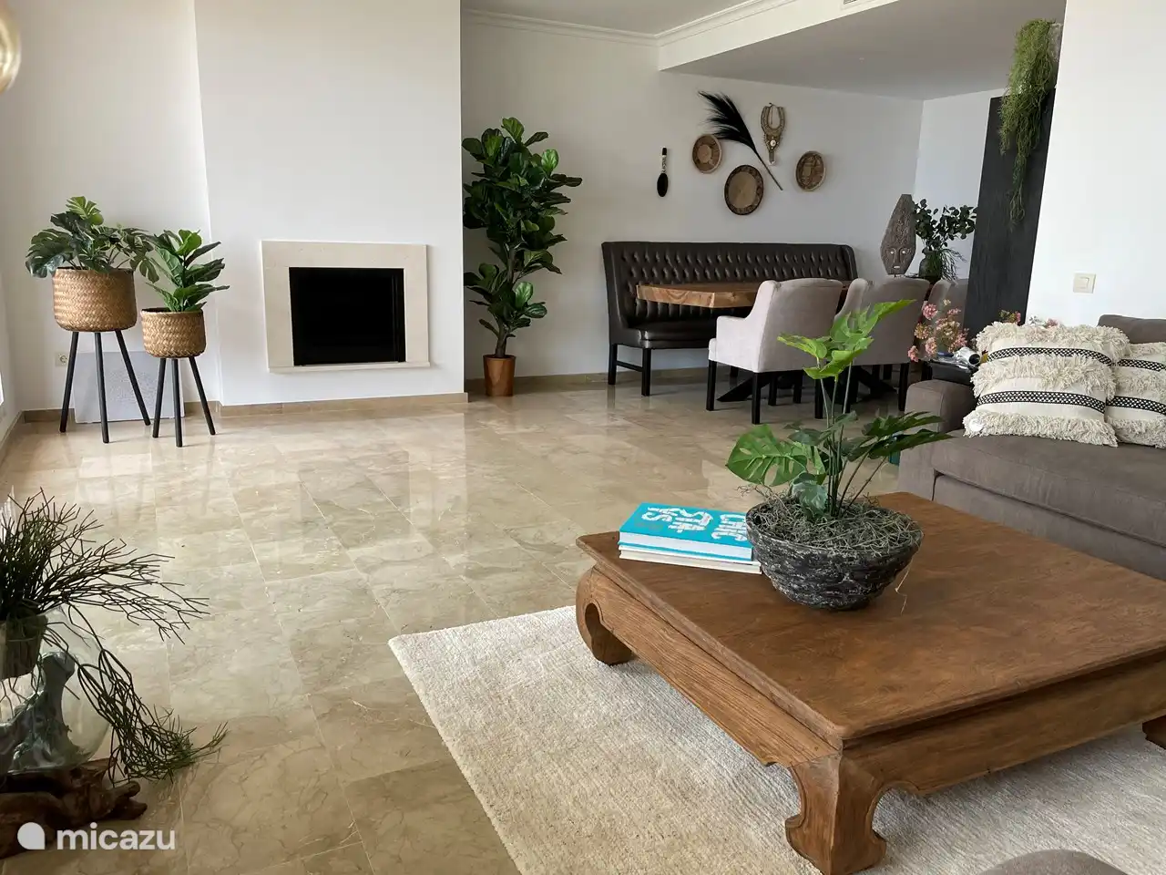 El salón con chimenea