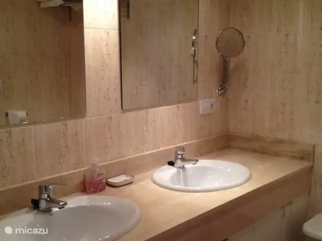 Maison Filipe | Espagne, Costa Blanca, Altea - appartement double vasque et grands placards de rangement