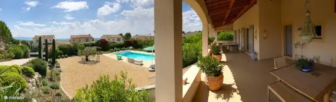 Schlafzimmer beg. Etage mit eigenem Bad