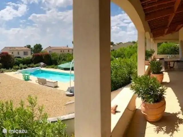 Villa BONHEUR | France, Vaucluse, Saumane-de-Vaucluse - villa vue d'ensemble depuis la terrasse