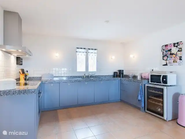 Villa BONHEUR | France, Vaucluse, Saumane-de-Vaucluse - villa cuisine de luxe moderne avec refroidisseur de vin