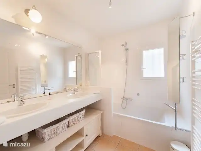 Villa BONHEUR | France, Vaucluse, Saumane-de-Vaucluse - villa salle de bain avec baignoire et douche
