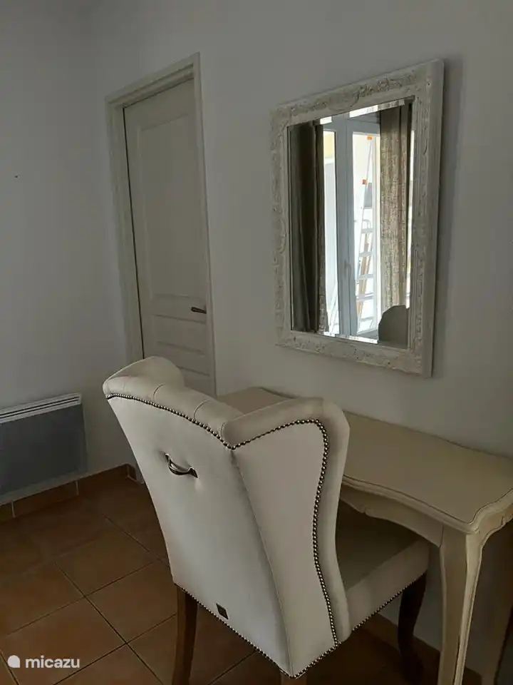 Schreibtisch/Schminktisch