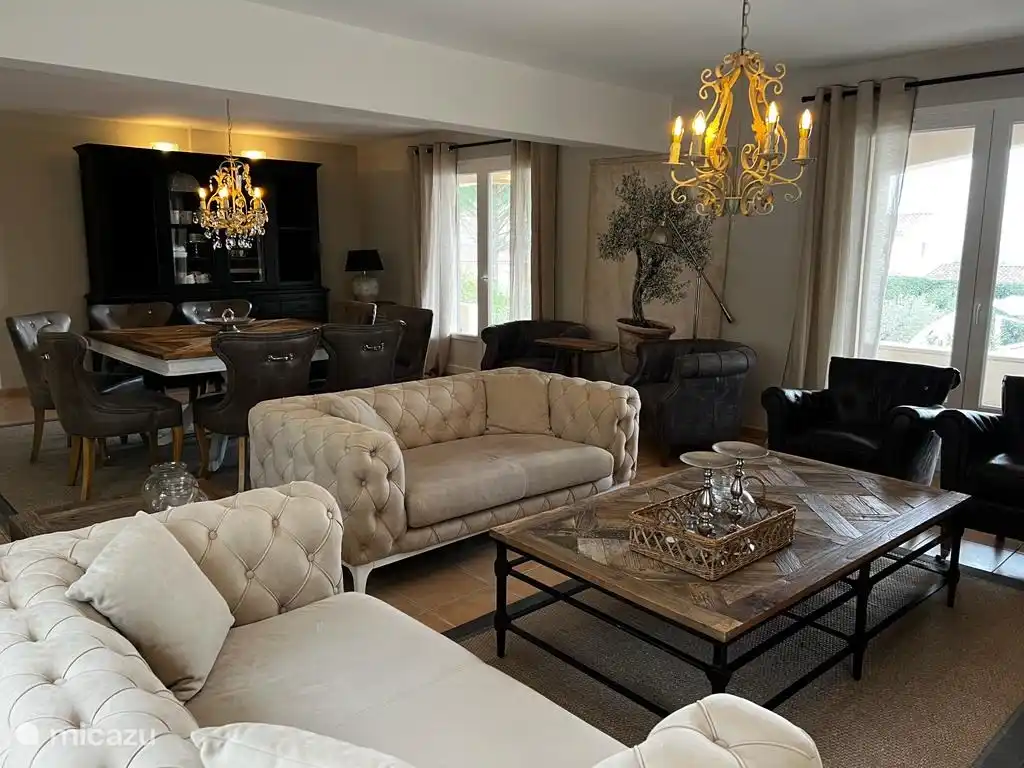 großzügiger Sitzbereich