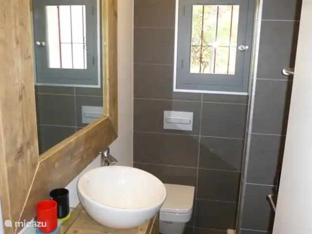 Los Hermanos | Espagne, Costa Blanca, Benissa - maison de vacances Salle de bain pour la chambre d'amis et la chambre des enfants avec lavabo, douche et WC