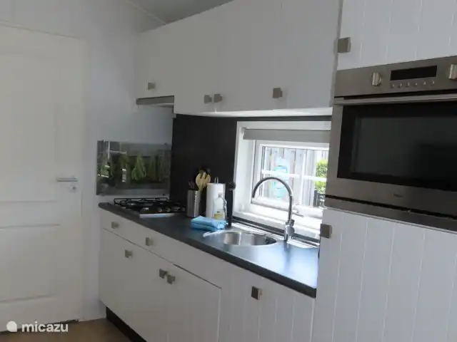 OLMEN DUIN N°49 | Pays-Bas, Zélande, Serooskerke - chalet La cuisine avec lave-vaisselle, combi-grill, cafetière... à Olmenuin n°49