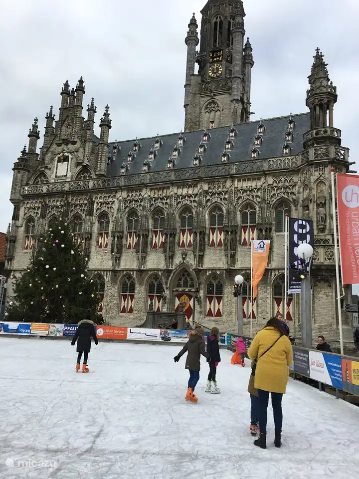 Zon, zee, heerlijke eindeloze stranden, mooie kleine stadjes... dat is Zeeland! Hier: Middelburg