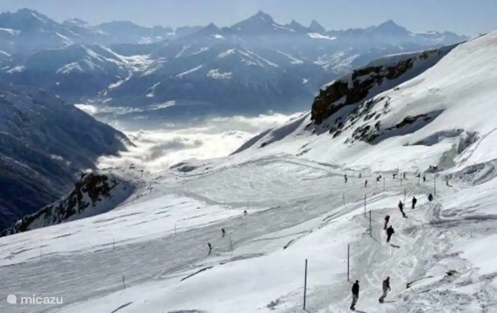 Das Skigebiet Lötschberg bietet abwechslungsreiche Pisten, Pisten für Anfänger aber auch genügend Herausforderung für erfahrene Skifahrer.