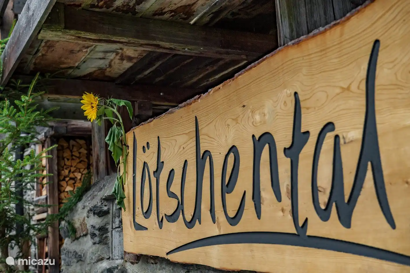Das Lötschental, dieses wunderschöne Naturschutzgebiet ist Teil der UNESCO-Weltnaturgebiete. In dieser Gegend scheint die Sonne an etwa 300 Tagen im Jahr, Sie können herrlich saubere Luft genießen; oft fast windstill und vor allem ……. FRIEDEN!