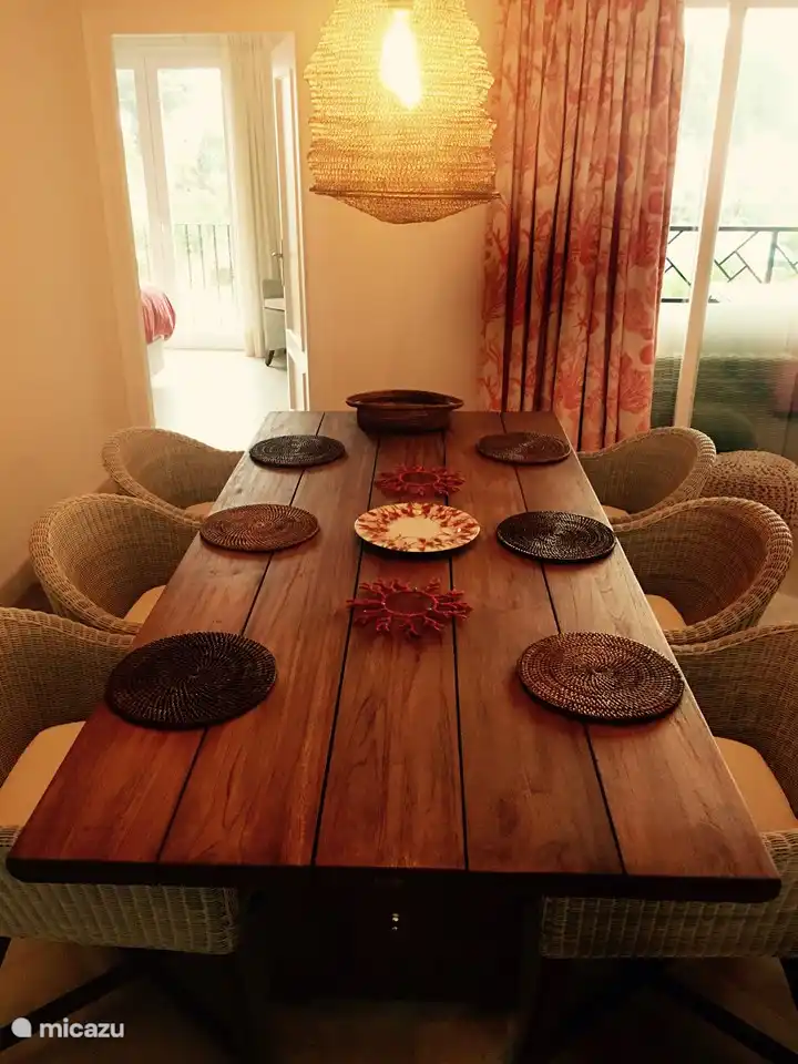 Luxuriöser Esstisch