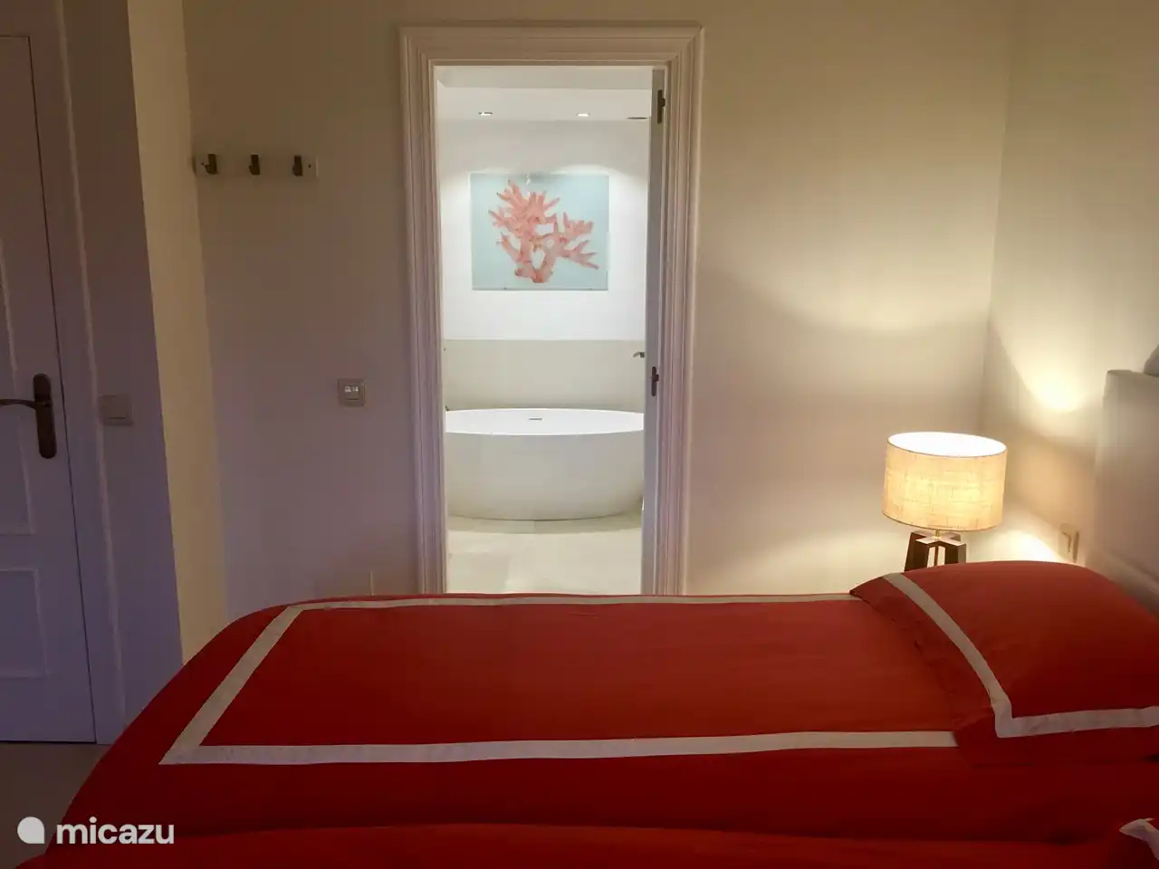 Luxuriöses Badezimmer mit eigenem Bad