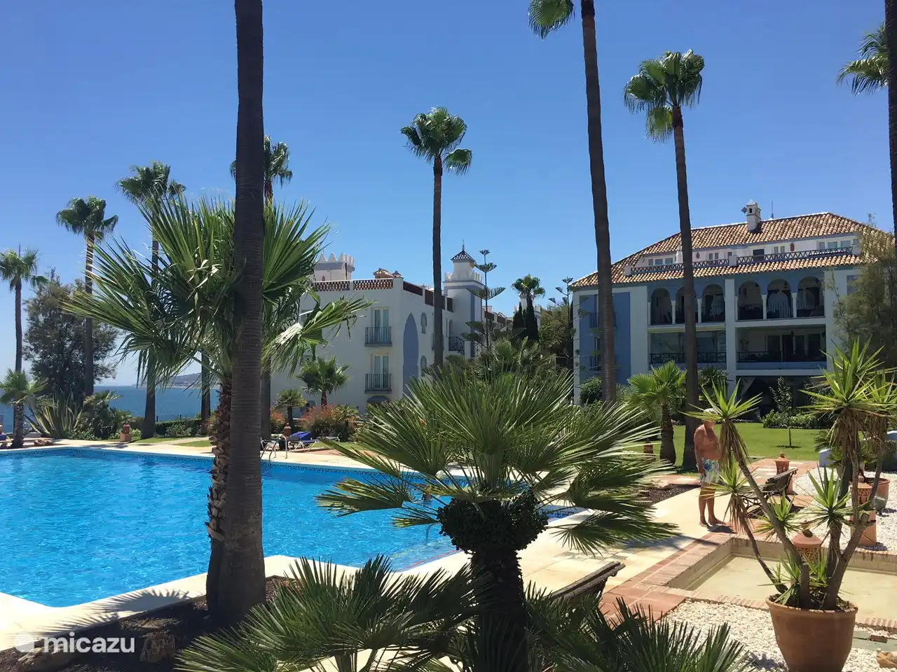 Im blauen Gebäude auf der rechten Seite im ersten Stock finden Sie unsere Ferienwohnung