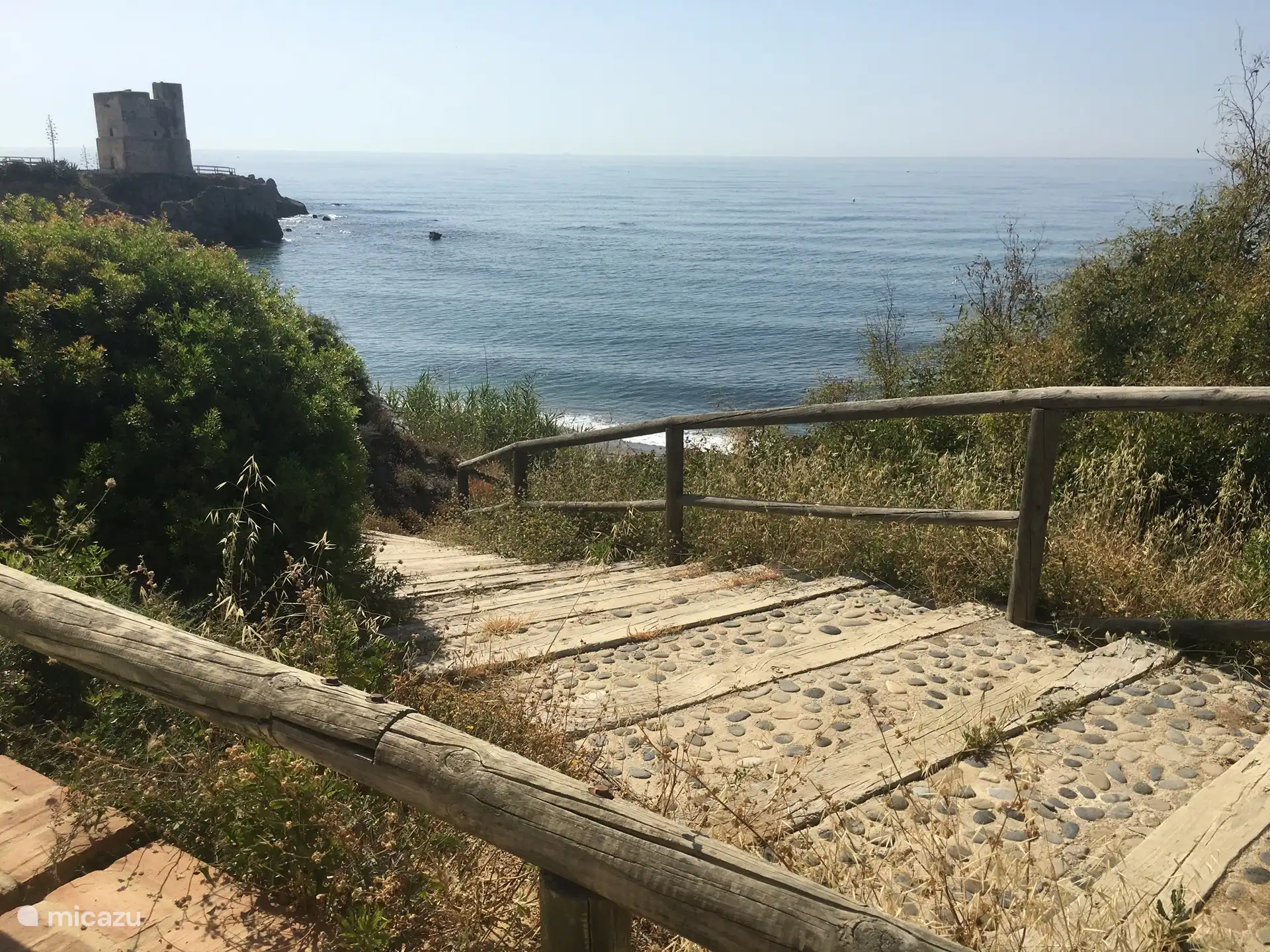 Der Weg zum Strand, der sich neben der Residenz La Perla de la Bahia befindet 