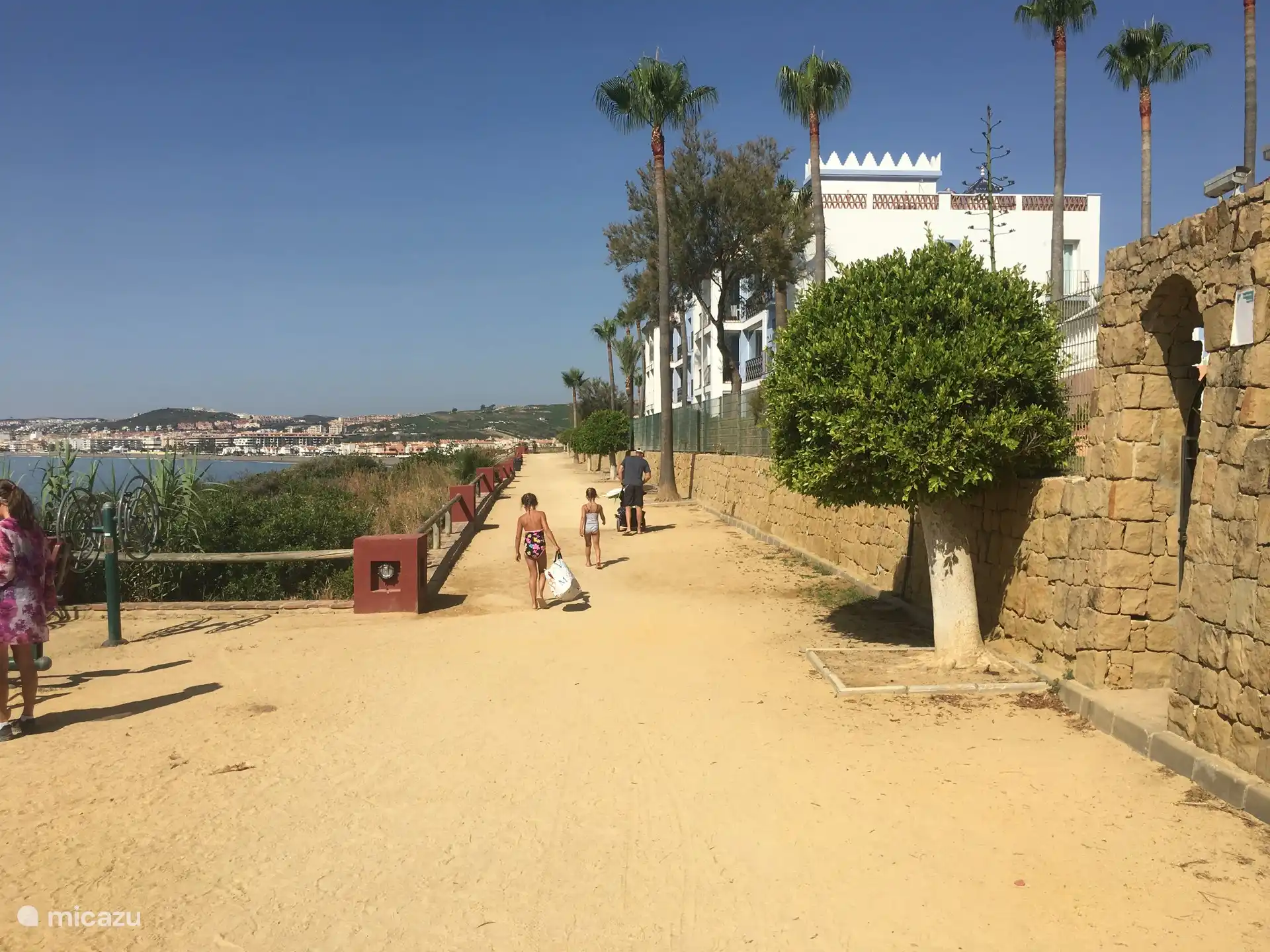 Der Boulevard in Richtung Sabanillas 