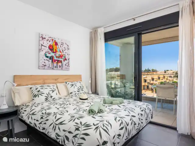 Location de Vacances Espagne, Costa Blanca, Villamartin, penthouse - Palmera Penthouse, Valentino Golf I Chambre 1 avec lit double et bureau (avec accès internet).