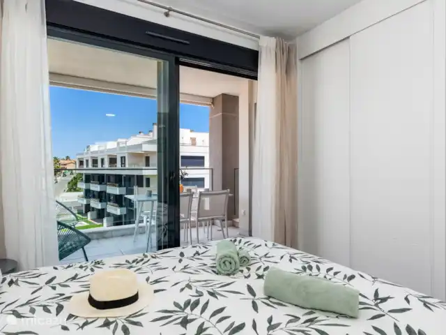 Location de Vacances Espagne, Costa Blanca, Villamartin, penthouse - Palmera Penthouse, Valentino Golf I La chambre 1 est adjacente au balcon.