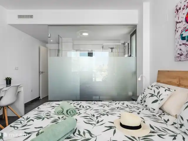 Location de Vacances Espagne, Costa Blanca, Villamartin, penthouse - Palmera Penthouse, Valentino Golf I Chambre 1 avec salle de bain attenante.