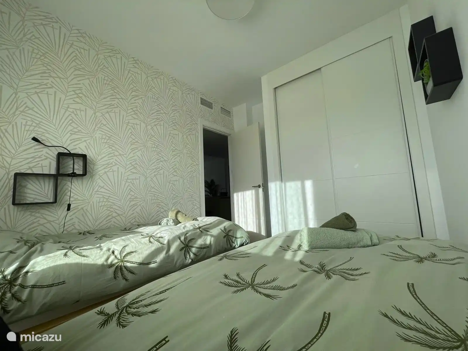 Viel Stauraum im Schlafzimmer 2.