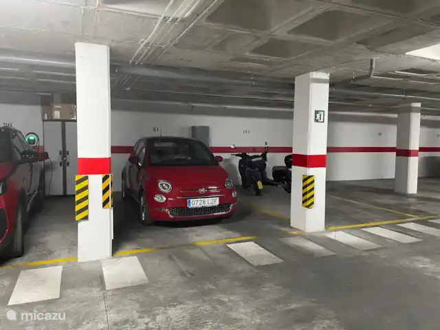 Location de Vacances Espagne, Costa Blanca, Villamartin, penthouse - Palmera Penthouse, Valentino Golf I Parking souterrain, sur une place de parking privée.