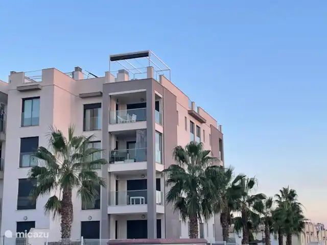 Location de Vacances Espagne, Costa Blanca, Villamartin, penthouse - Palmera Penthouse, Valentino Golf I À l’étage dans le coin Palmera Penthouse avec la terrasse sur le toit au-dessus.
