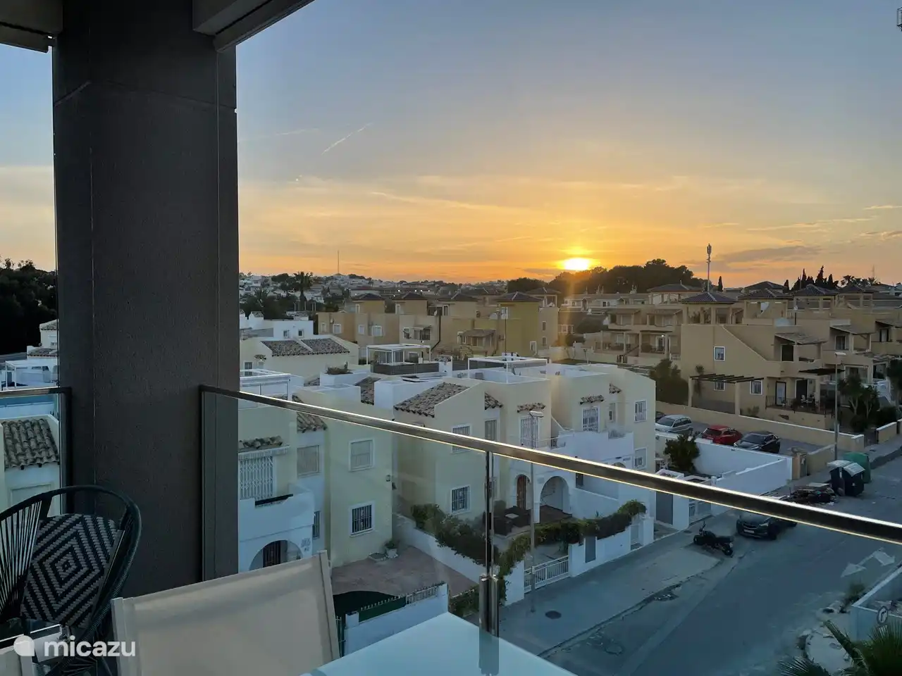 Blick vom Balkon: immer ein Sonnenuntergang!