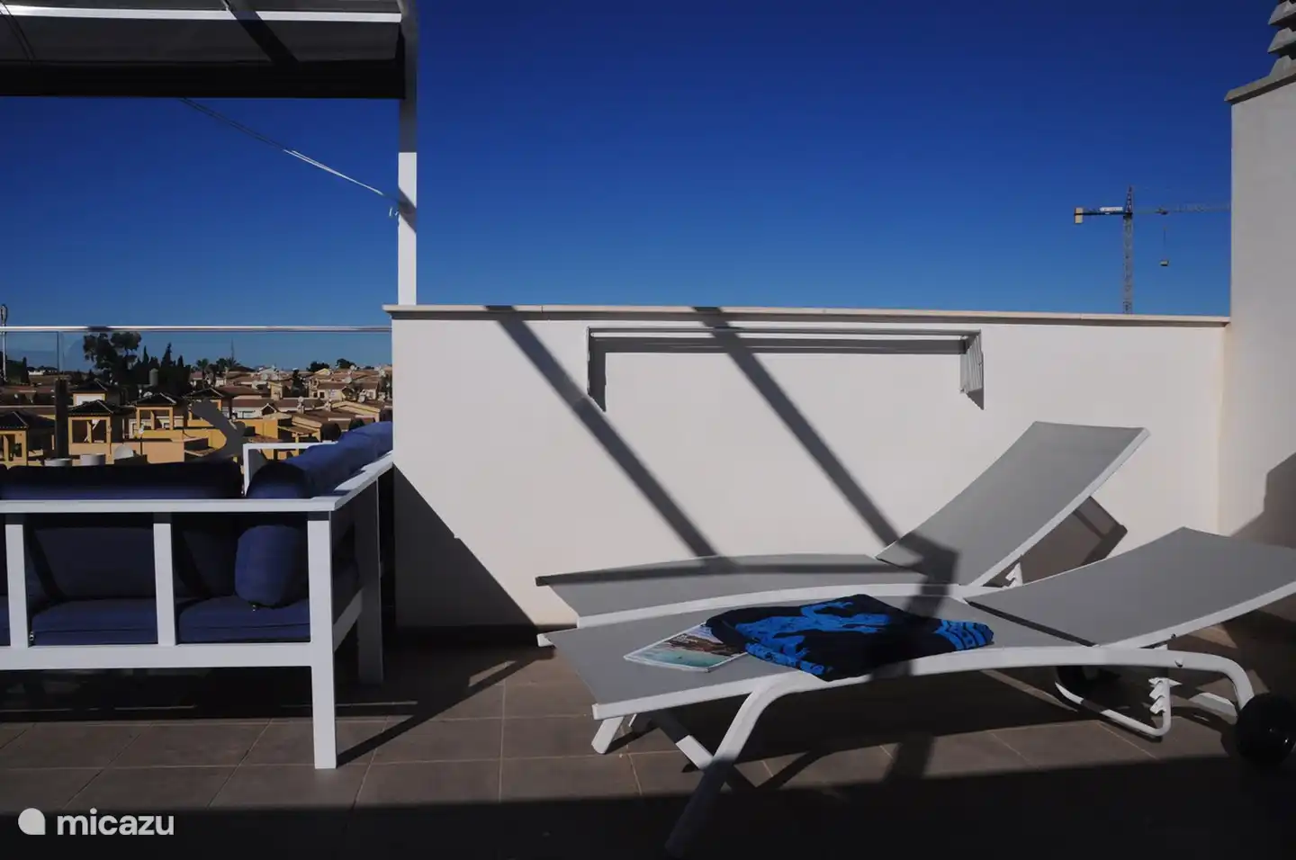 Auf der Dachterrasse können Sie sich sonnen.