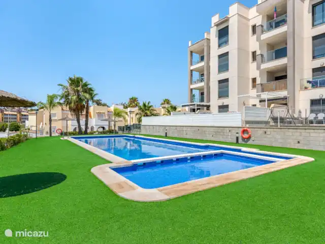 Location de Vacances Espagne, Costa Blanca, Villamartin, penthouse - Palmera Penthouse, Valentino Golf I Bloque (bâtiment) 1 à côté de la piscine. Palmera Penthouse est situé à l'arrière de ce bâtiment.