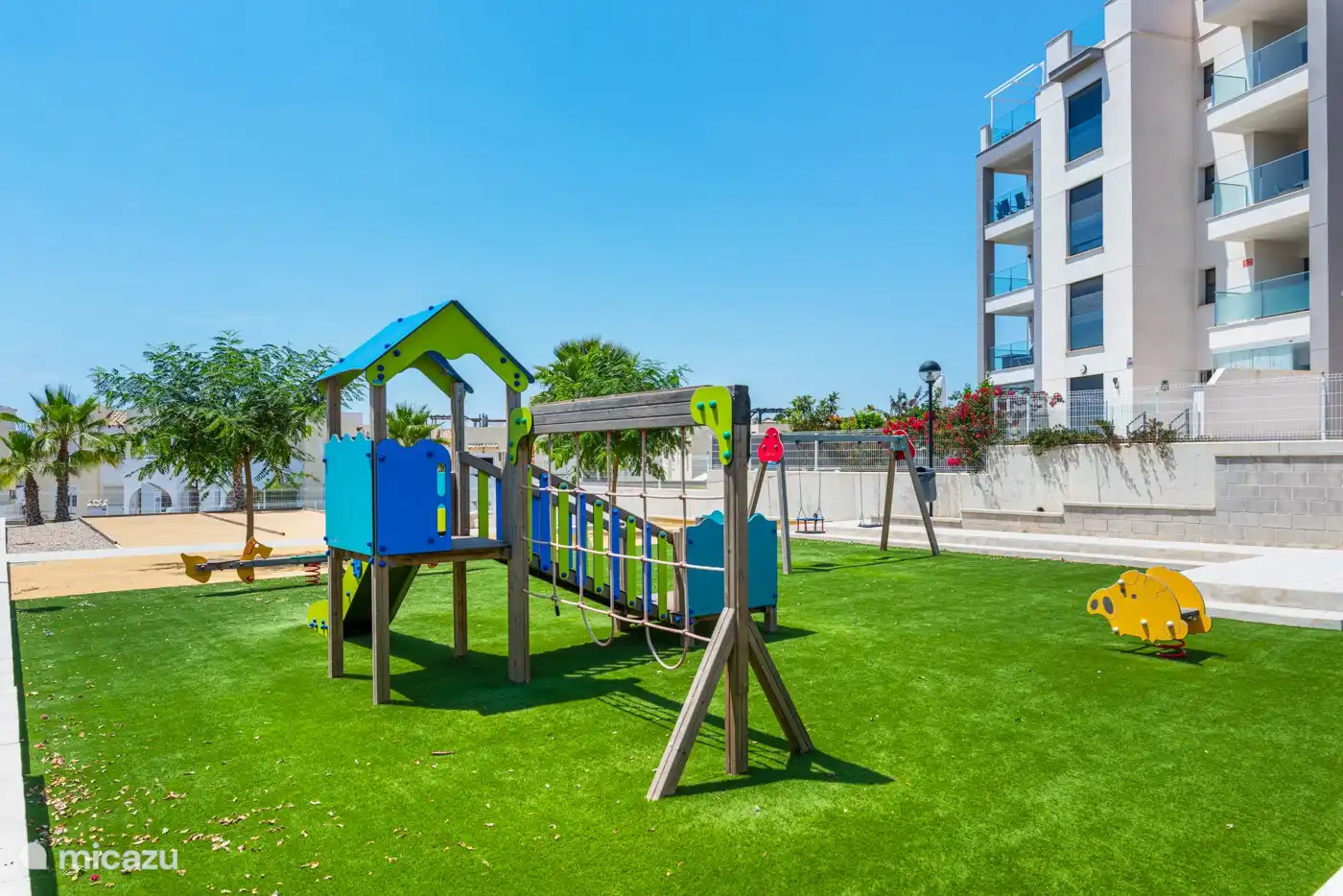Der Spielplatz mit Toiletten im Valentino Golf I.